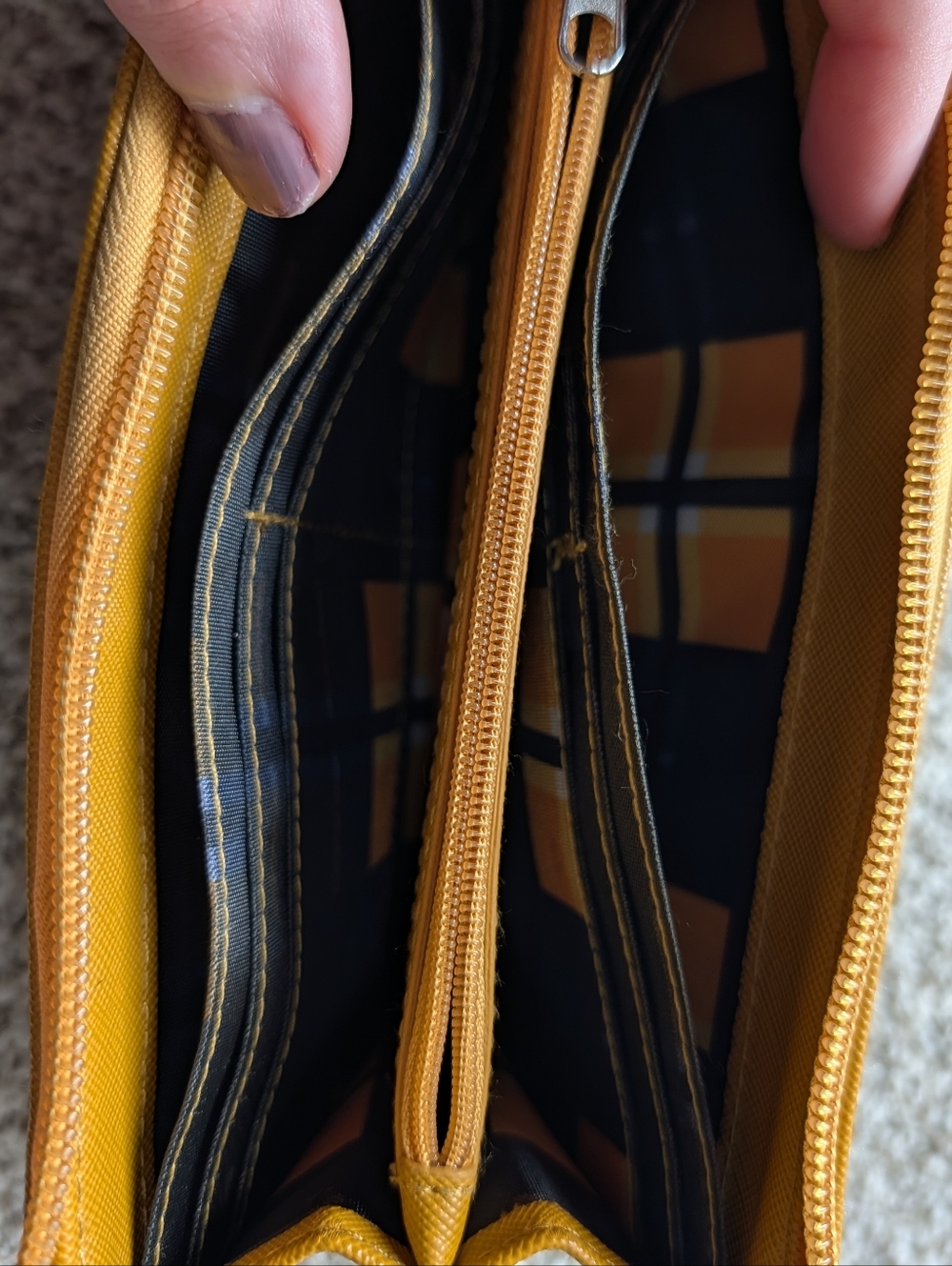 Harry Potter Hufflepuff Wallet Yellow Faux Leather Hogwarts Zip Wallet Tassel - Picture 6 of 6